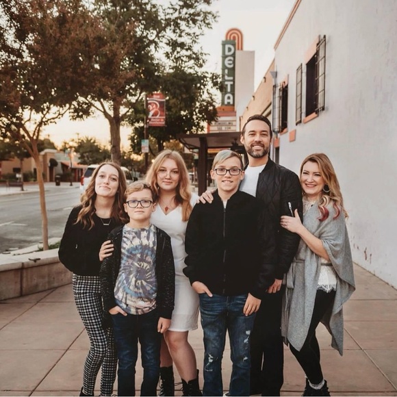 Meet your Posher, Leisa - Picture 2 of 4